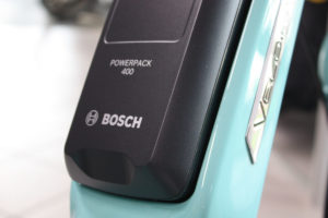 Der Akku eines Bosch e-Bikes wird dargestellt